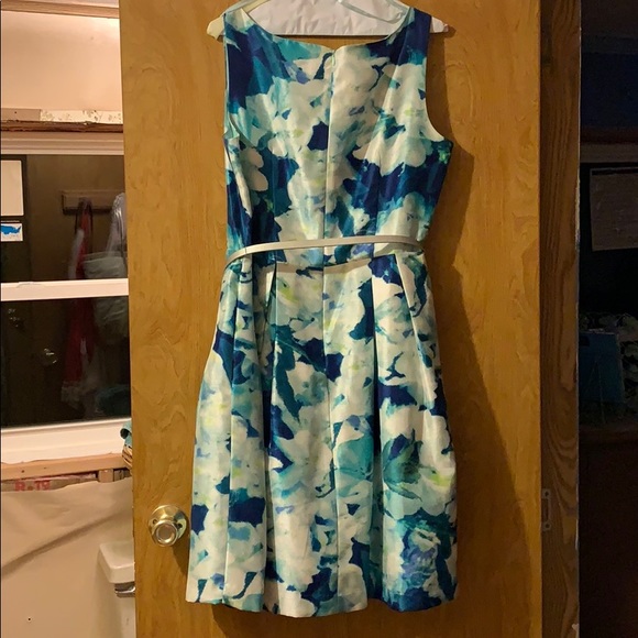 Dress - Picture 2 of 2
